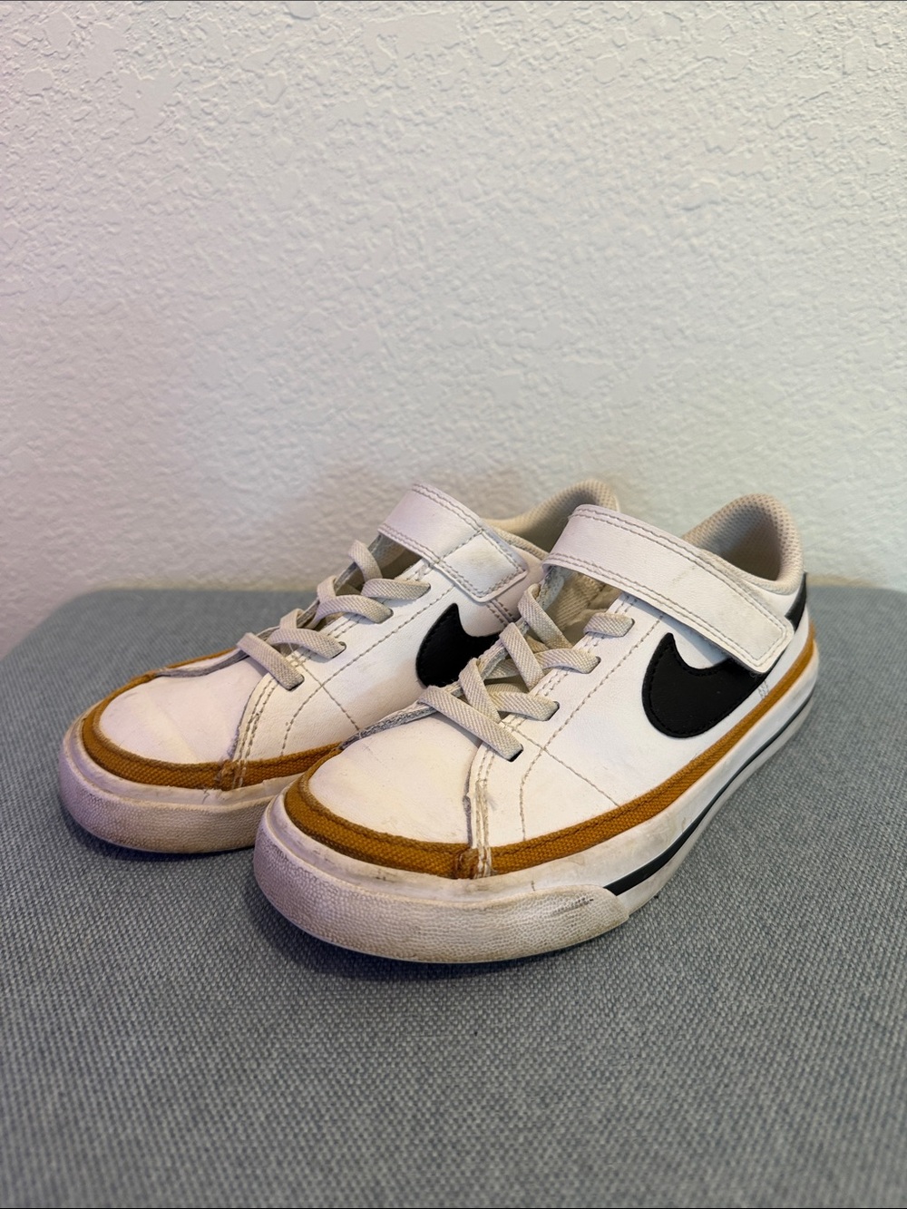 Boys Nike court legacy